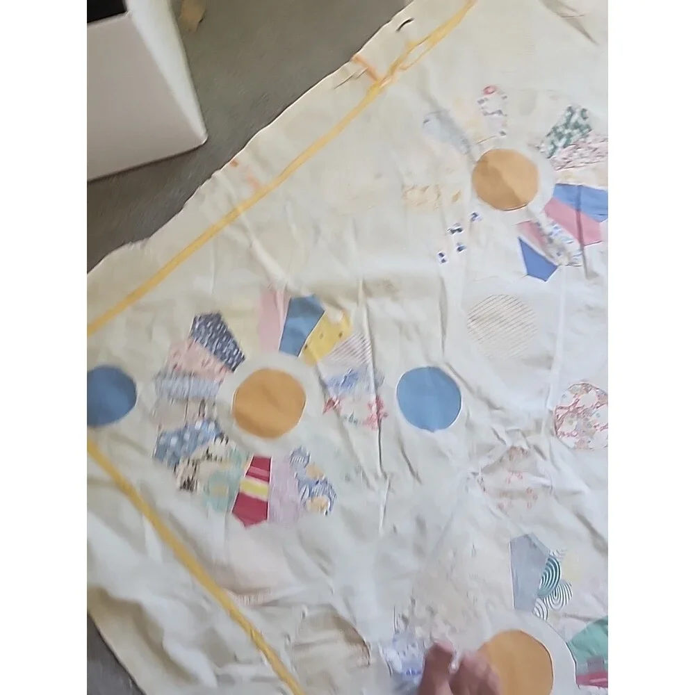 Vintage 1930s–40s Dresden Plate Quilt Top old sheet Fabrics 76 x 87 - Picture 5 of 9